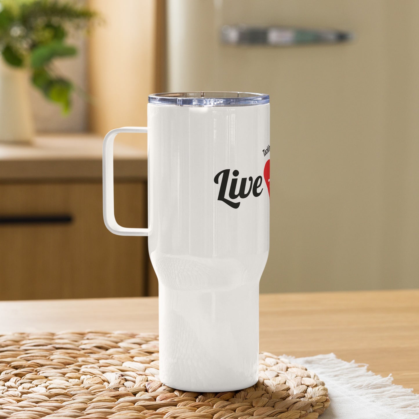 Travel mug with a handle